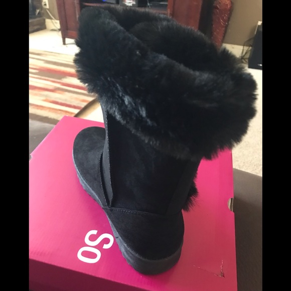 Black warm boots with faux-fur. New in Box. Size 7 - Picture 5 of 10
